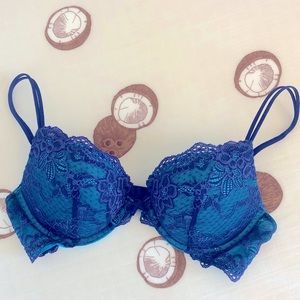 VICTORIAS SECRET blue lacey push up bra 36B